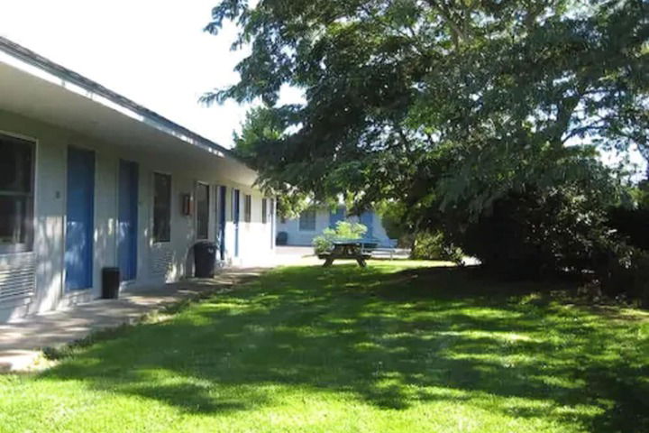 Captains Quarters Motel & Conference Center - thumb 1