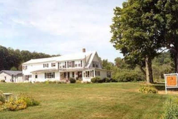 The Combes Family Inn - thumb 0