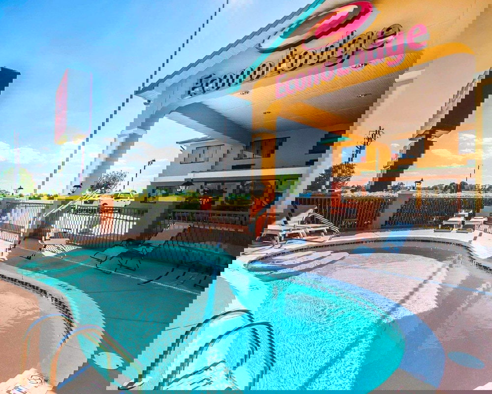 Econo Lodge Prattville - thumb 4