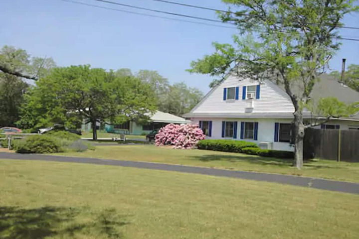 Blue Dolphin Inn - thumb 1