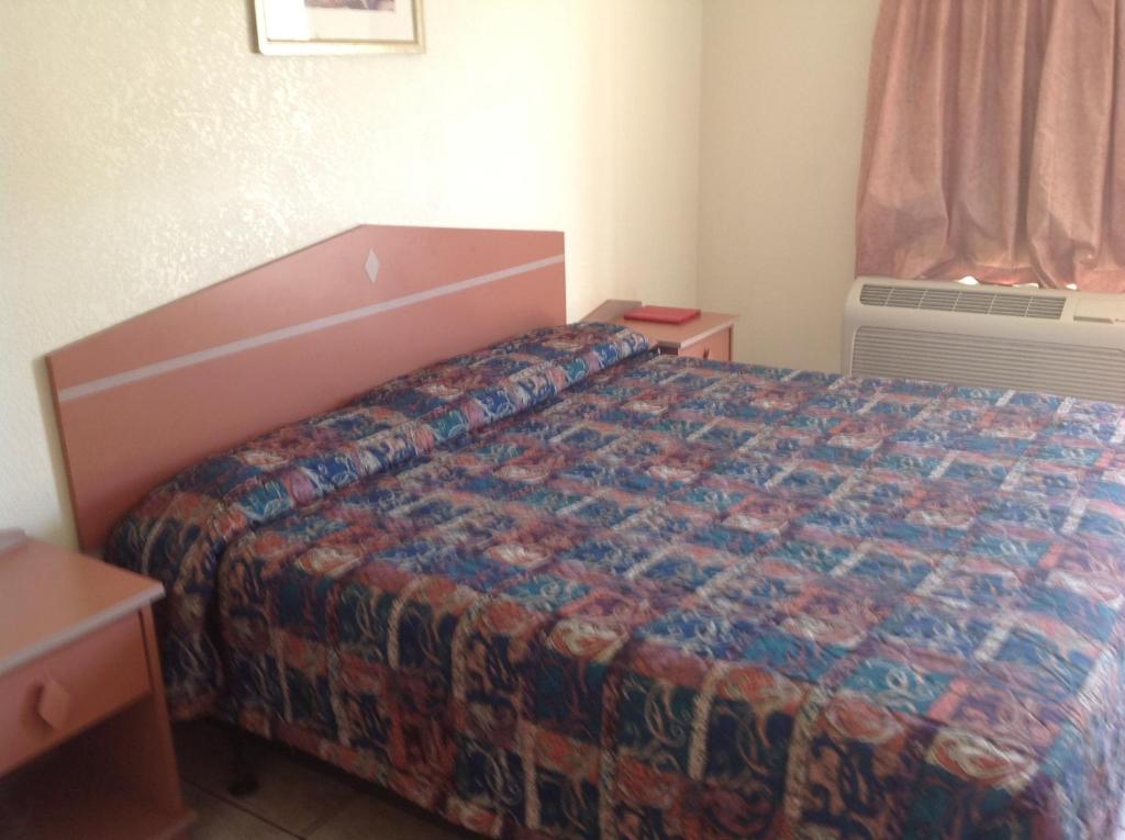 Redwood Motel - thumb 2