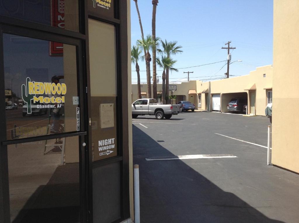 Redwood Motel - thumb 4