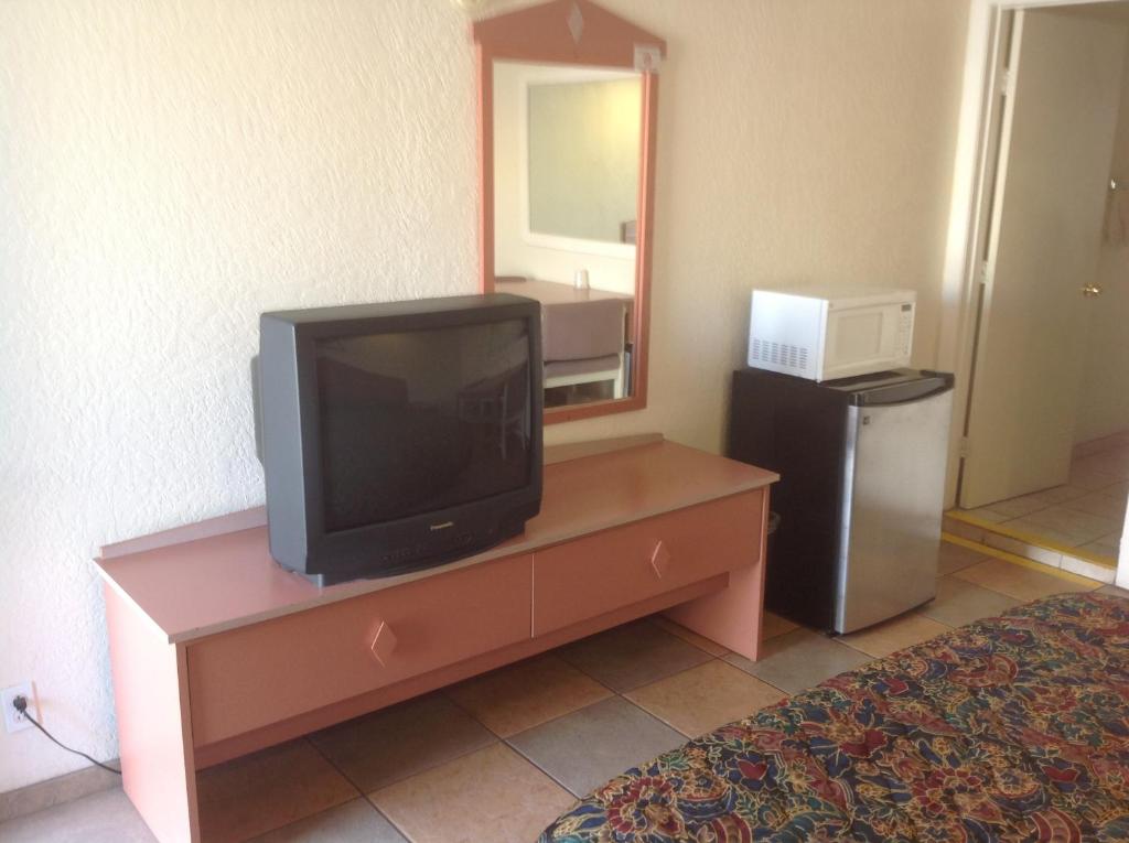 Redwood Motel - thumb 1