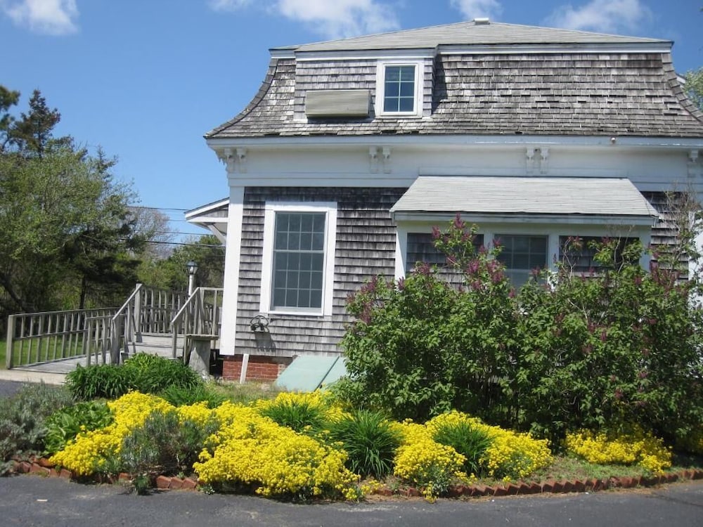 The Chatham Motel - thumb 2