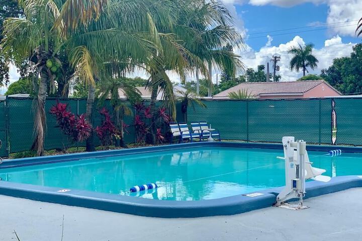 Hollywood Gateway Inn - thumb 2