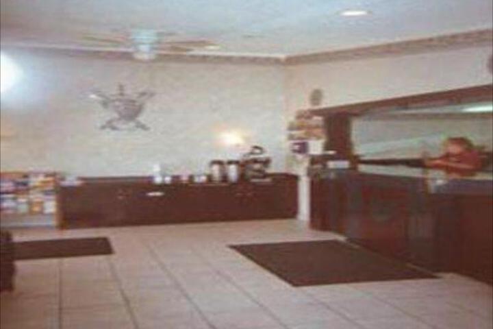 Knights Inn Madison Heights - thumb 6