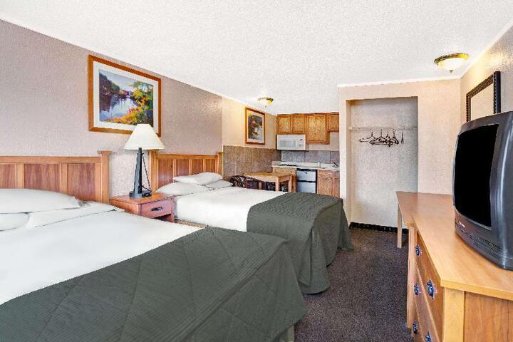 Knights Inn Madison Heights - thumb 4