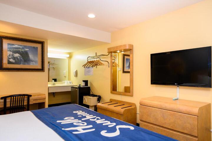Days Inn & Suites By Wyndham Niagara Falls/Buffalo - thumb 2