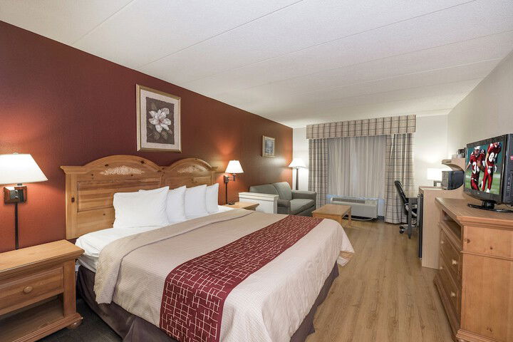 Red Roof Inn & Suites Stafford - thumb 7