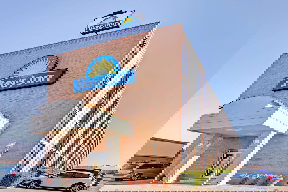 817 Hotel Days Inn By Wyndham ATT Stadium/Texas Live - thumb 0