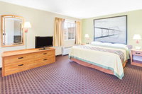 Super 8 by Wyndham Le Claire/Quad Cities