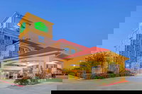 La Quinta Inn  Suites by Wyndham Floresville