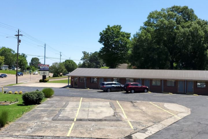 Knights Inn Paris - thumb 1