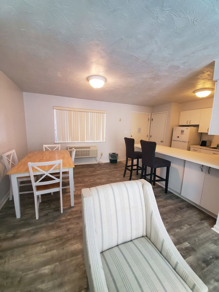 Coastal Waters Inn - thumb 3