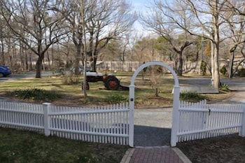 The Inn At The Oaks - thumb 0