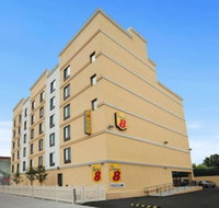 Super 8 by Wyndham Bronx - Accommodation Rooms