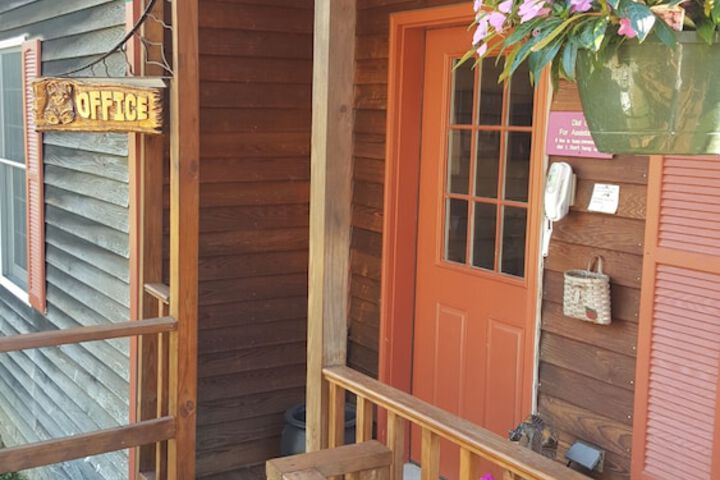 Timber Inn Motel - thumb 2