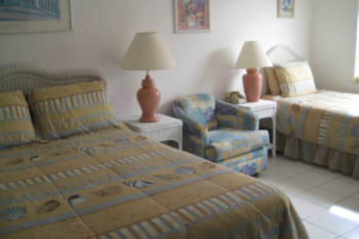 Sun Burst Inn - thumb 3