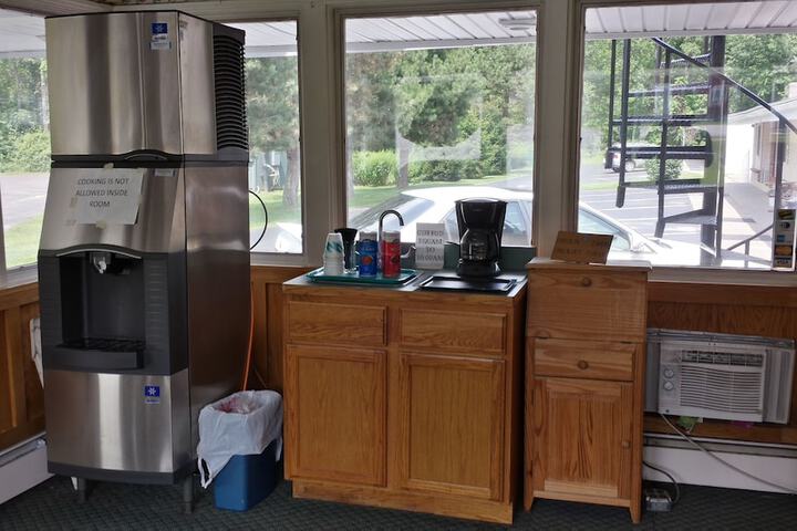 Budget Inn Fairport - thumb 6