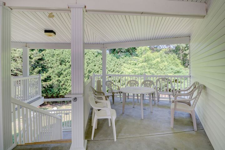 Hamilton Village Inn - thumb 4