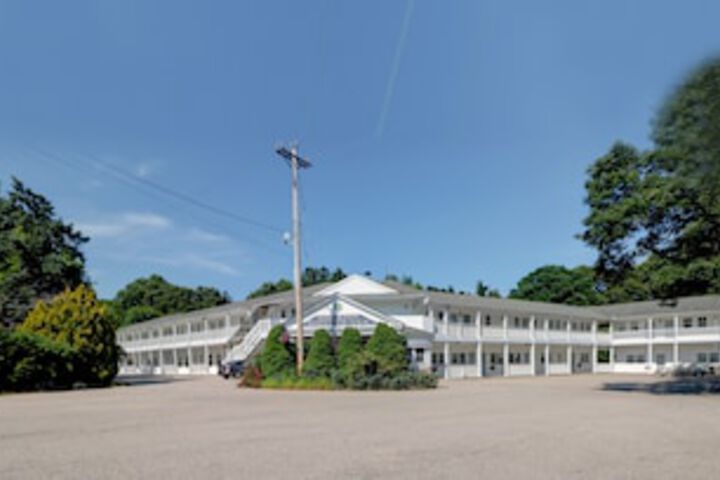 Hamilton Village Inn - thumb 0