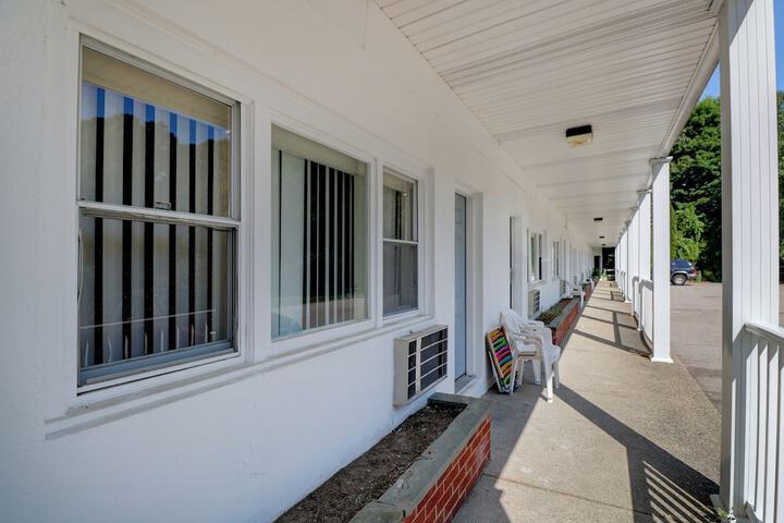 Hamilton Village Inn - thumb 7