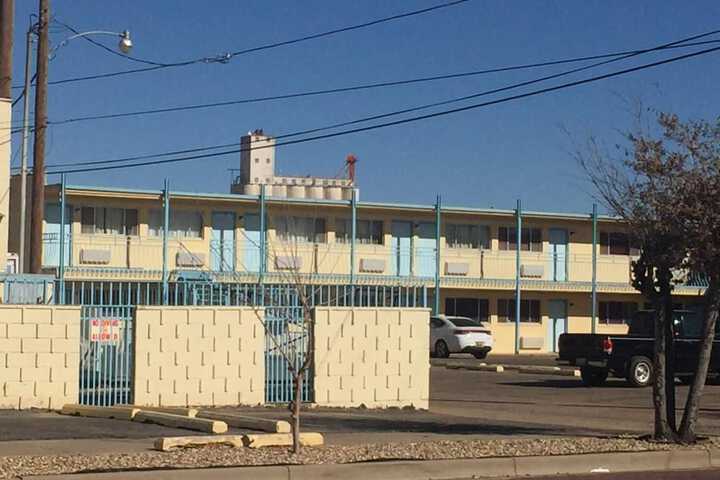 Warrick Plaza Inn - thumb 1