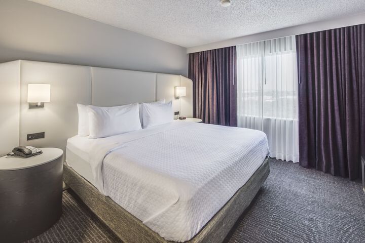 Crowne Plaza Suites Arlington - Ballpark - Stadium, An IHG Hotel - thumb 3