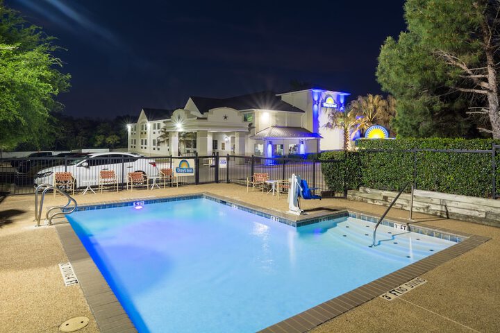 Days Inn By Wyndham Arlington - thumb 3