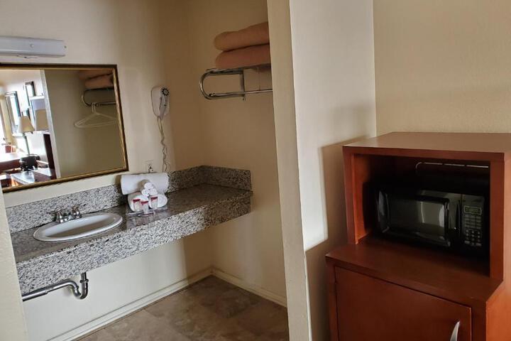 Eunice Plaza Motel - thumb 2