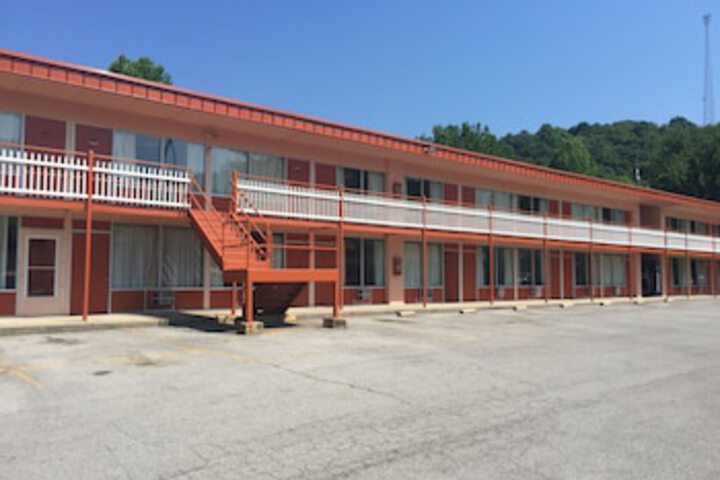Daniel Boone Motor Inn - thumb 0