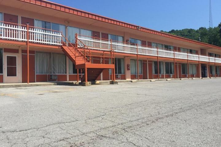 Daniel Boone Motor Inn - thumb 2