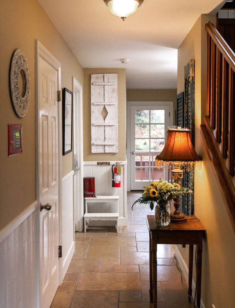 J Patrick Inn - thumb 2