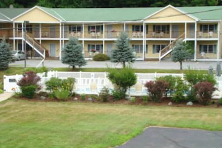 Ludlow Colonial Motel - thumb 2