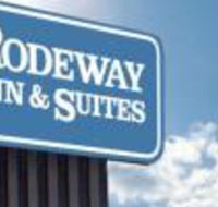 Rodeway Inn  Suites - Accommodation Rooms