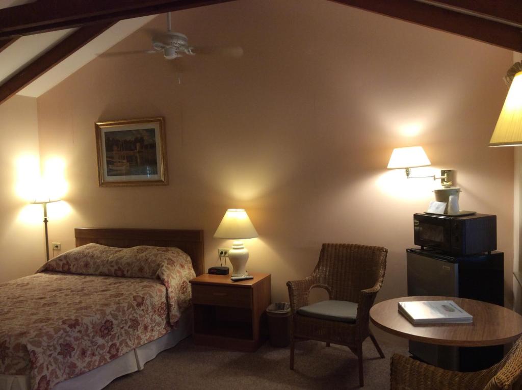 Midway Motel & Cottages - thumb 4