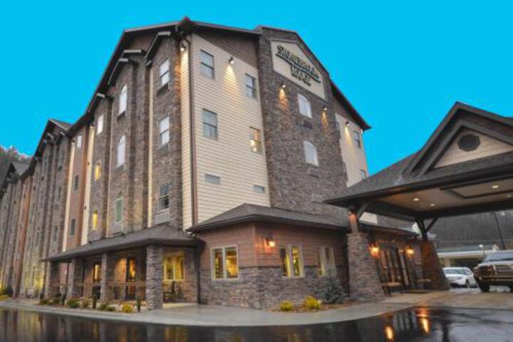 Stonebrook Lodge - thumb 0
