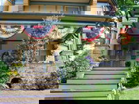 The Queen A Victorian Bed  Breakfast