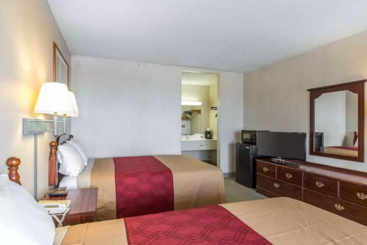 Econo Lodge - thumb 3