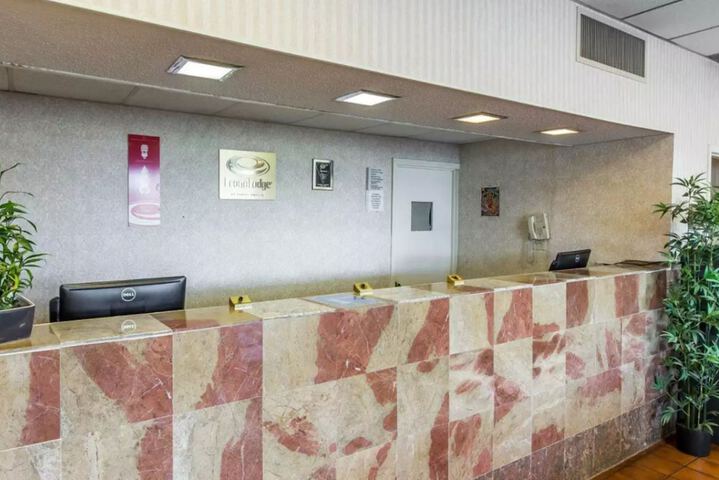 Econo Lodge - thumb 1