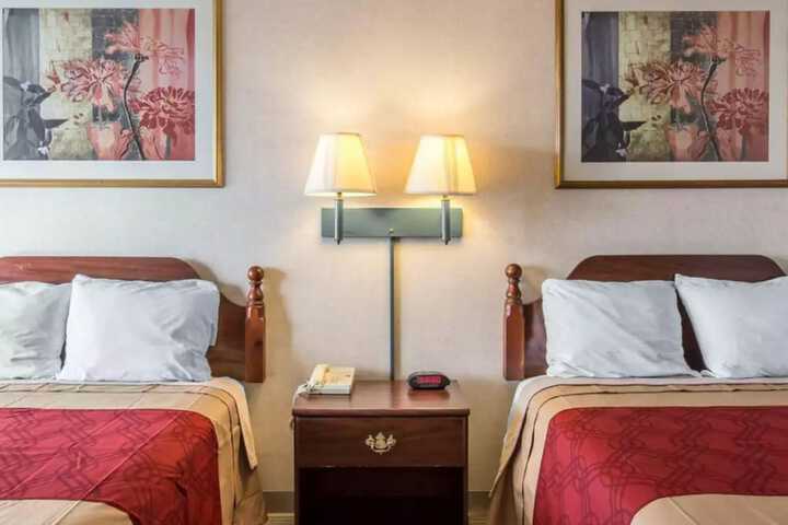 Econo Lodge - thumb 2