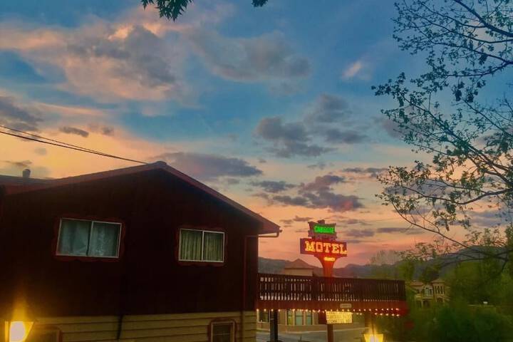Caboose Motel - thumb 3