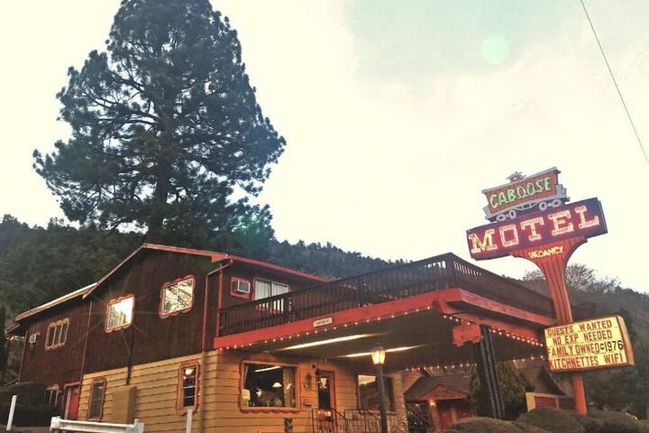 Caboose Motel - thumb 1