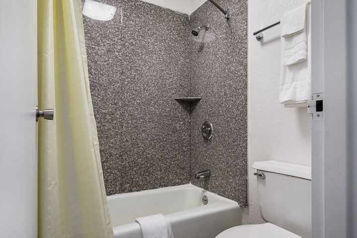 Rodeway Inn - thumb 2