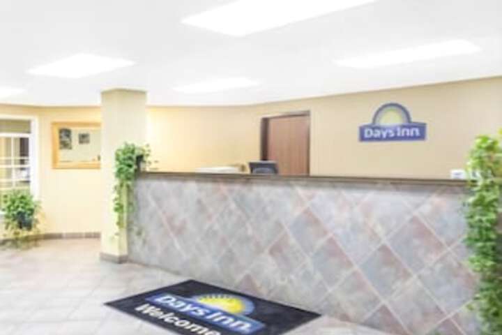 Days Inn By Wyndham Phenix City Near Fort Benning - thumb 1