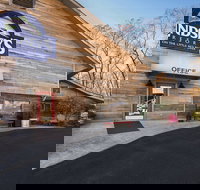 Lindsey's Resort - Accommodation Rooms