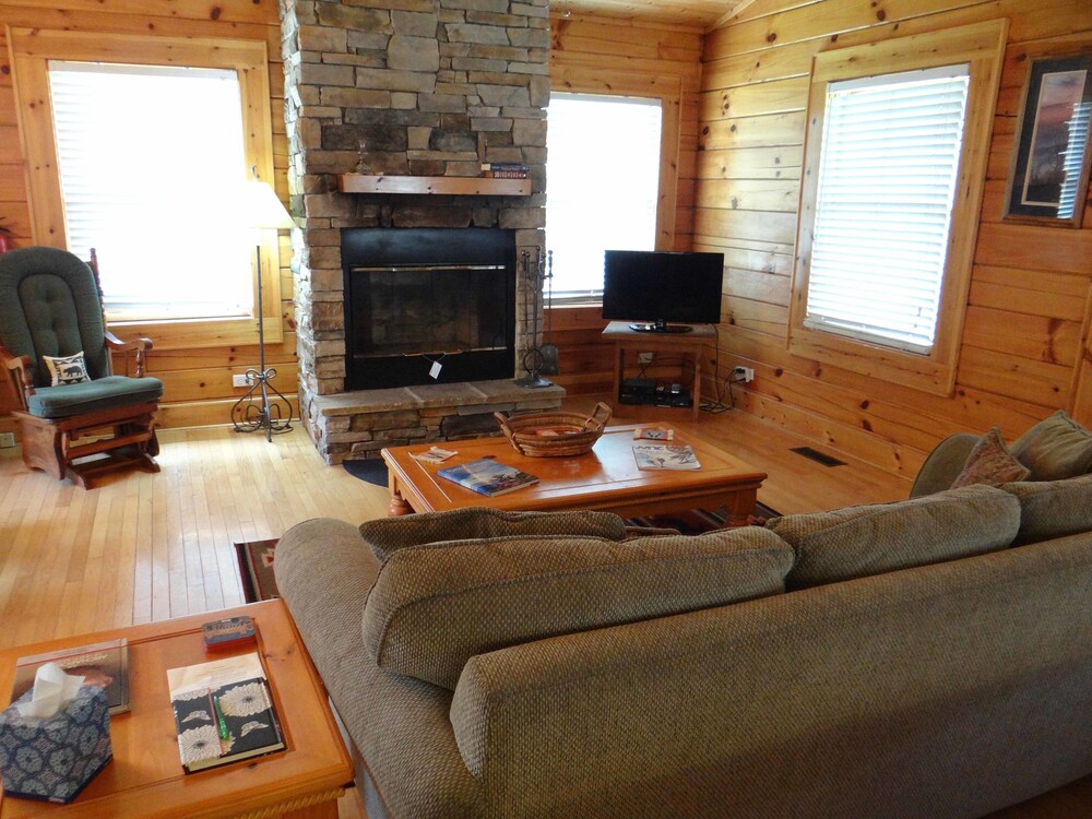 Engadine Inn & Cabins - thumb 2
