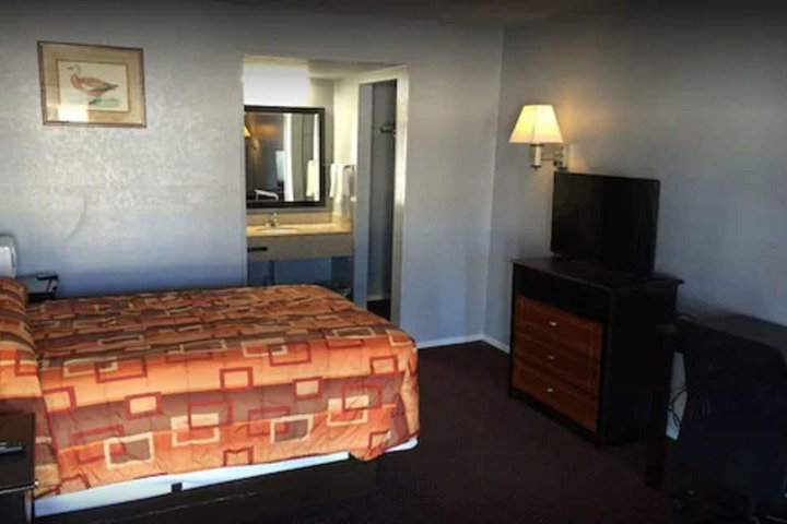 Wilshire Inn - thumb 1