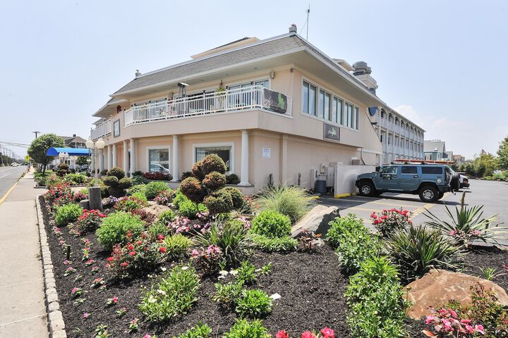 The White Sands Oceanfront Resort & Spa - thumb 2