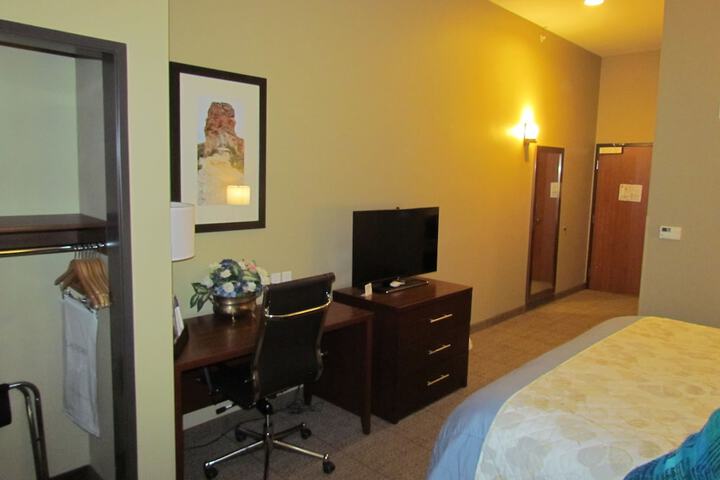 Heartland Inn And Suites - thumb 3